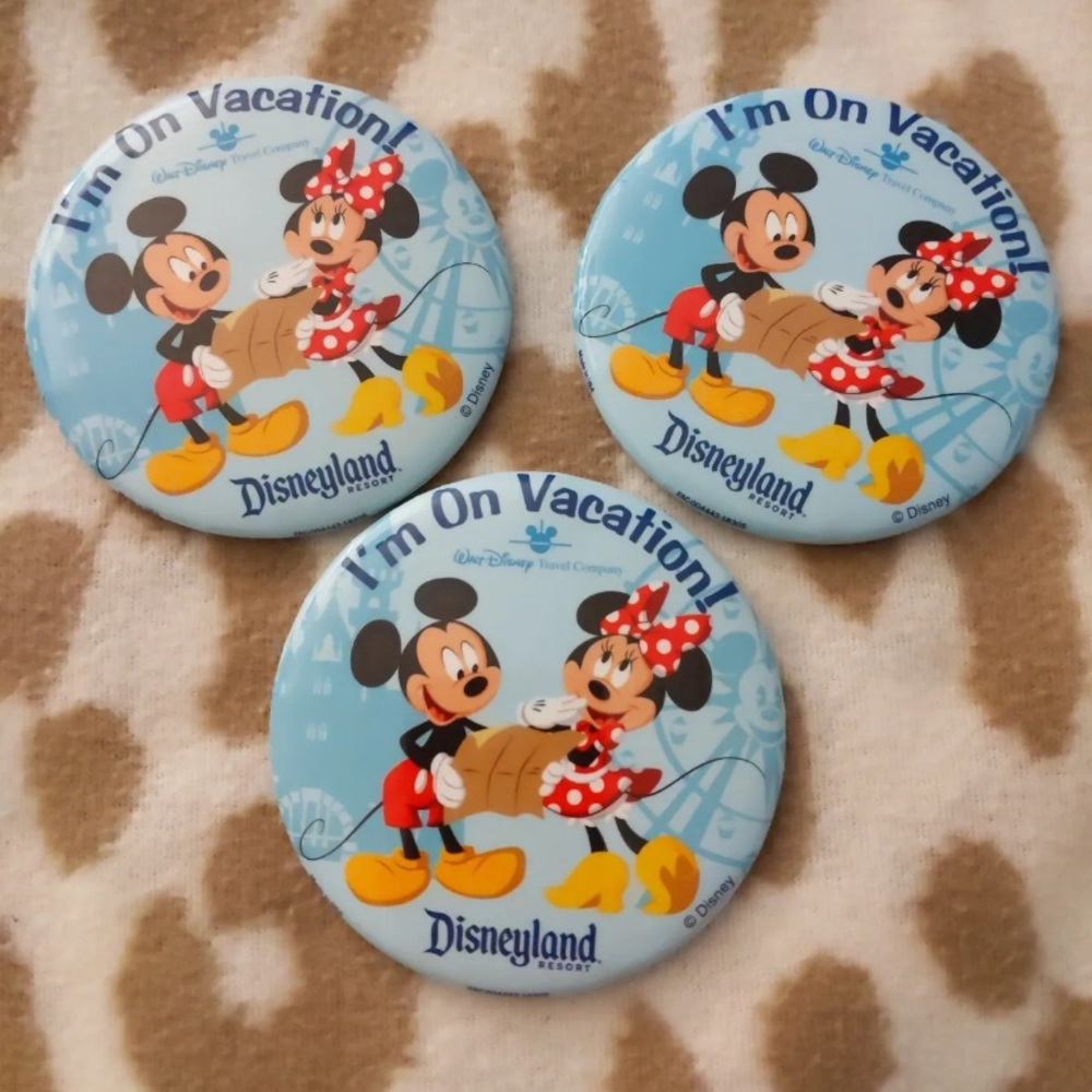 Disneyland I'm On Vacation Walt Disney  Buttons Mickey Minnie Mouse 3x